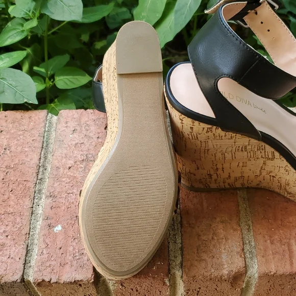 Wild diva ankle strap wedges sz. 8.5 - Picture 6 of 8